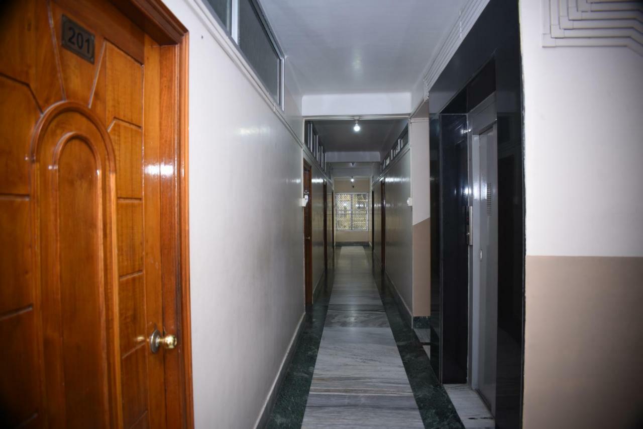 Spot On 37646 Hotel Centre Palace Silchar Extérieur photo