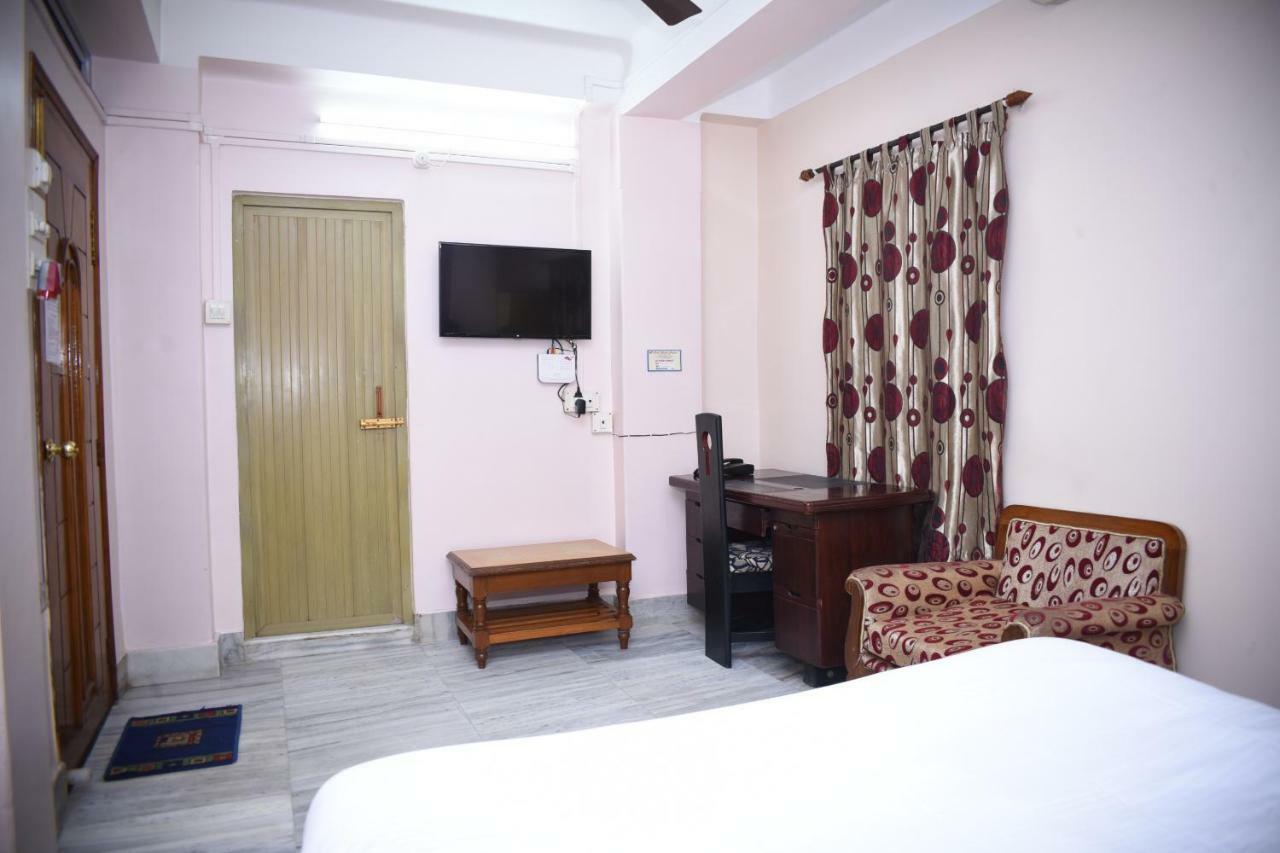 Spot On 37646 Hotel Centre Palace Silchar Extérieur photo