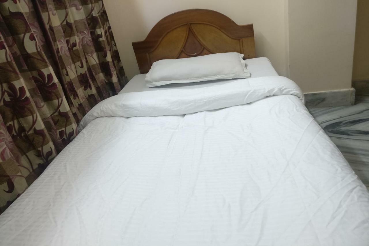 Spot On 37646 Hotel Centre Palace Silchar Extérieur photo